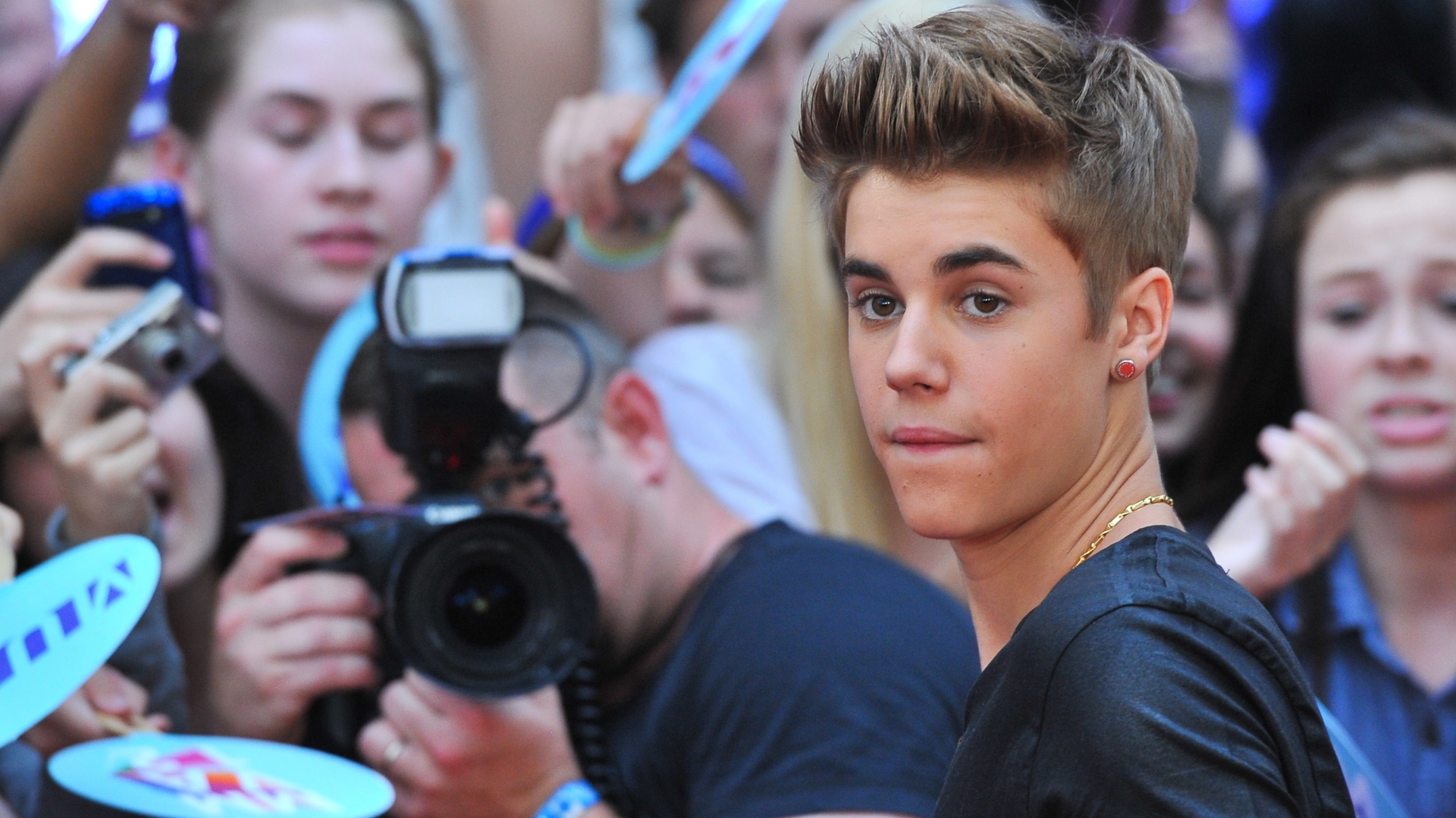 How To Contact With Justin Bieber Fans Club?