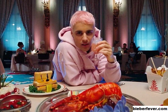 Penunggang Justin Bieber Pernah Menuntut Koki Pribadi untuk Memberi Nama Hidangan Setelah Lagunya